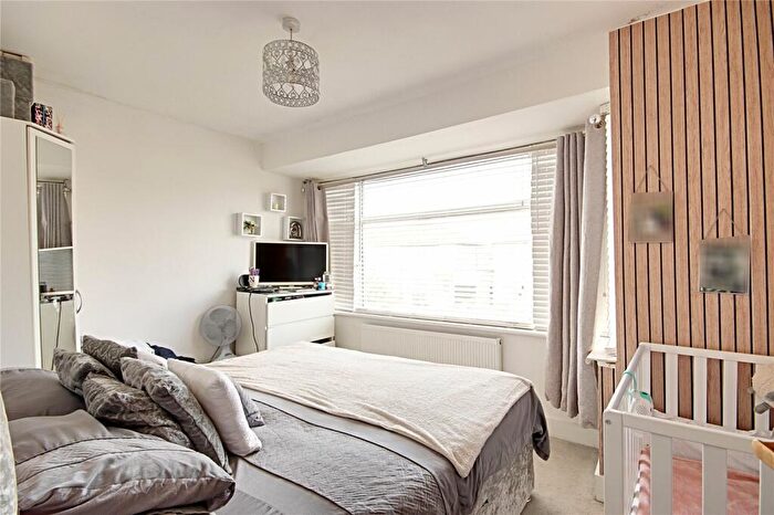 3 Bedroom End Of Terrace House For Sale In Albany Park Avenue, Enfield, EN3