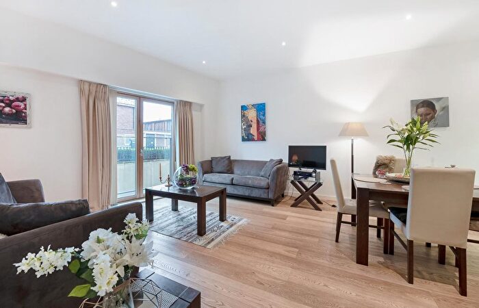 2 Bedroom Flat To Rent In Grafton Square, SW4