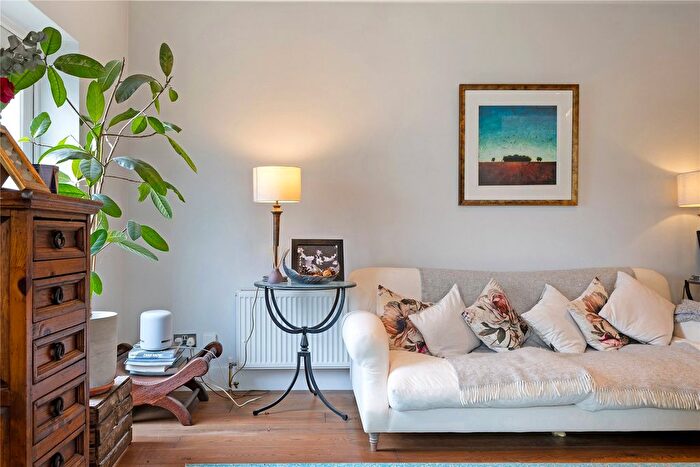 4 Bedroom Flat To Rent In Grosvenor Road, Twickenham, TW1