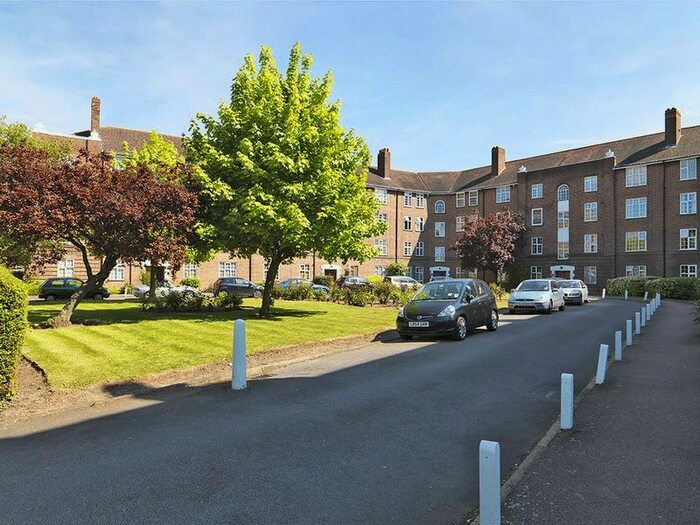 2 Bedroom Flat To Rent In Birkenhead Avenue, Kingston Upon Thames, KT2