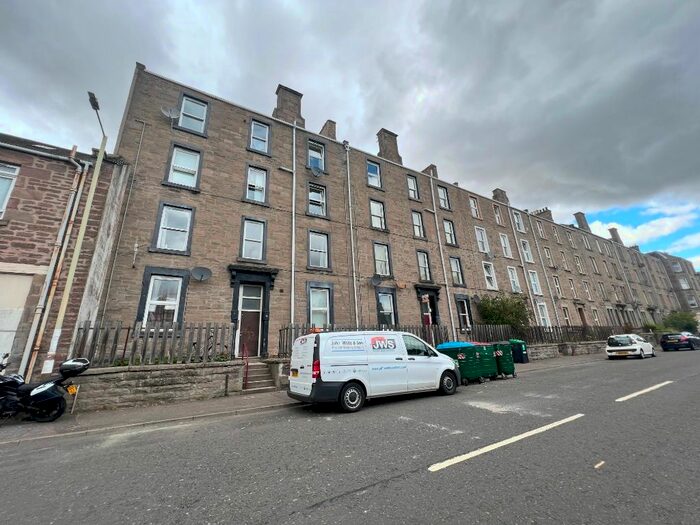 3 Bedroom Flat To Rent In Cleghorn Street, West End, Dundee, DD2