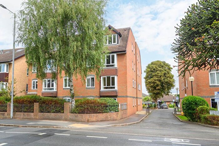 1 Bedroom Flat For Sale In Kingston Lodge, New Malden, KT3