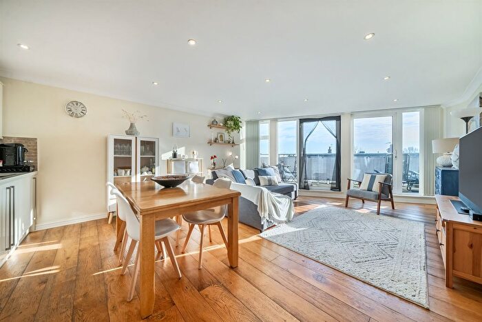 2 Bedroom Flat For Sale In Cambridge Road, London, W7