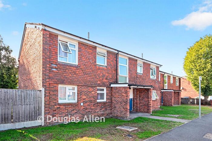 1 Bedroom Flat For Sale In Hitchin Close, Romford, Essex, RM3
