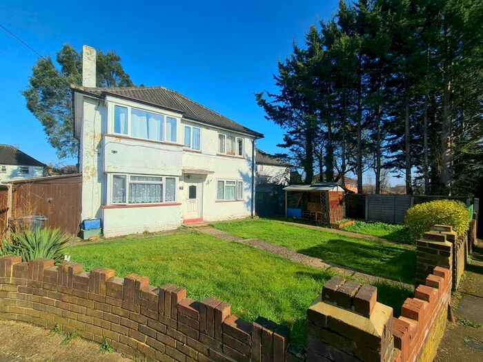 2 Bedroom Flat To Rent In Otterburn Gardens, Isleworth, TW7