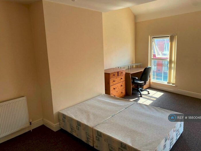 3 Bedroom Flat To Rent In Wavertree, Liverpool, L15