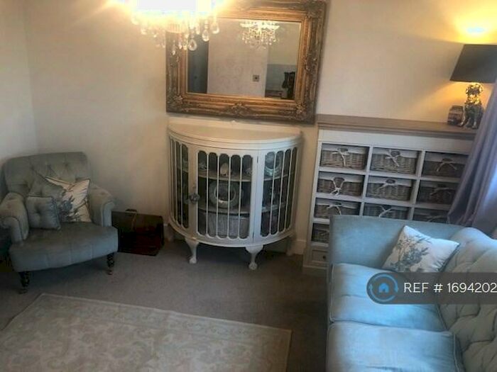 1 Bedroom Flat To Rent In Brunswick Road, Kingston Upon Thames, KT2