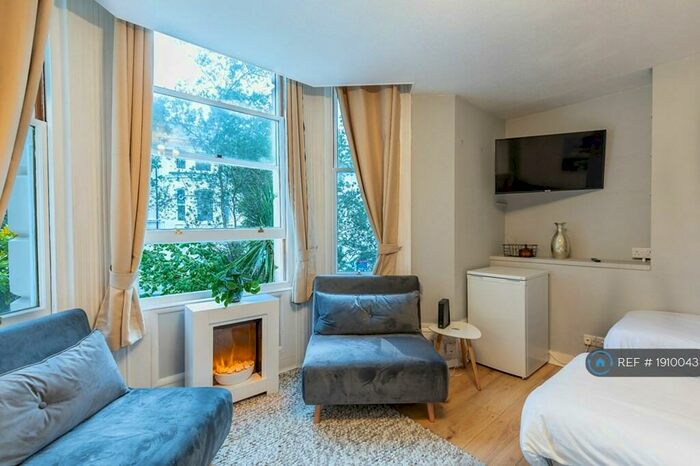 Studio To Rent In Buckingham Road, Brighton, BN1