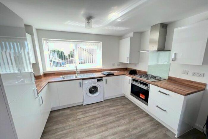 2 Bedroom Flat To Rent In Mansell Road, Bristol, BS34