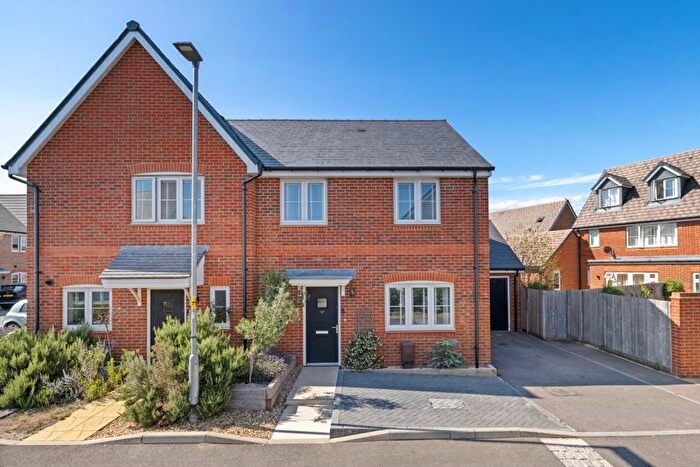3 Bedroom Semi-Detached House For Sale In Sandpiper Road, Chichester, PO20