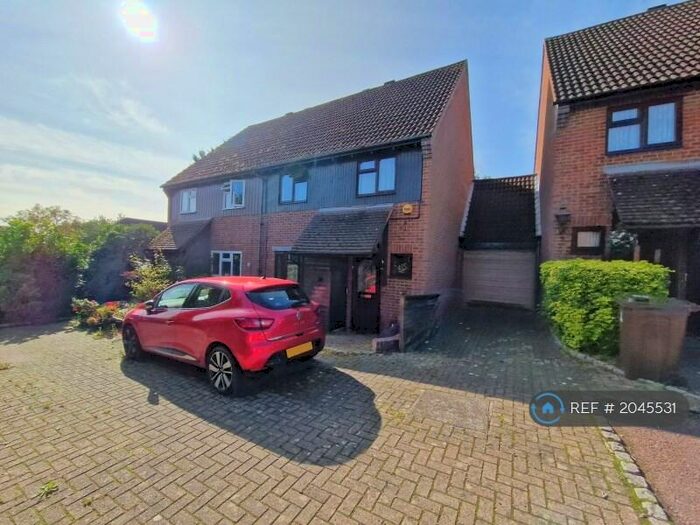 3 Bedroom Semi-Detached House To Rent In Carland Close, Lower Earley, Reading, RG6