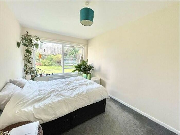2 Bedroom Flat For Sale In Overnhill Road, Bristol, BS16