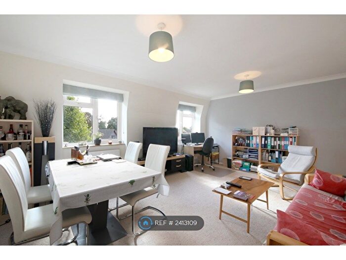 2 Bedroom Flat To Rent In The Fairway, Burnham, SL1