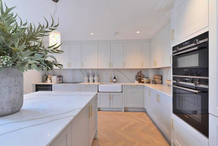 5 Bedroom Detached House For Sale In Barons Drive, Alfold, Cranleigh, GU6
