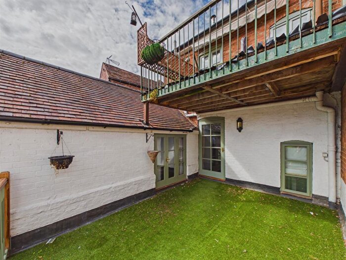 3 Bedroom Flat To Rent In The Flat, Regency House, Old Street, WR8