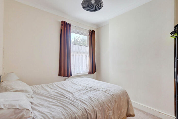 1 Bedroom Apartment For Sale In North Road, Westcliff-on-Sea, SS0