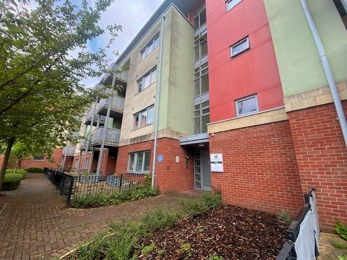 2 Bedroom Flat To Rent In Backfields Lane, Bristol, BS2