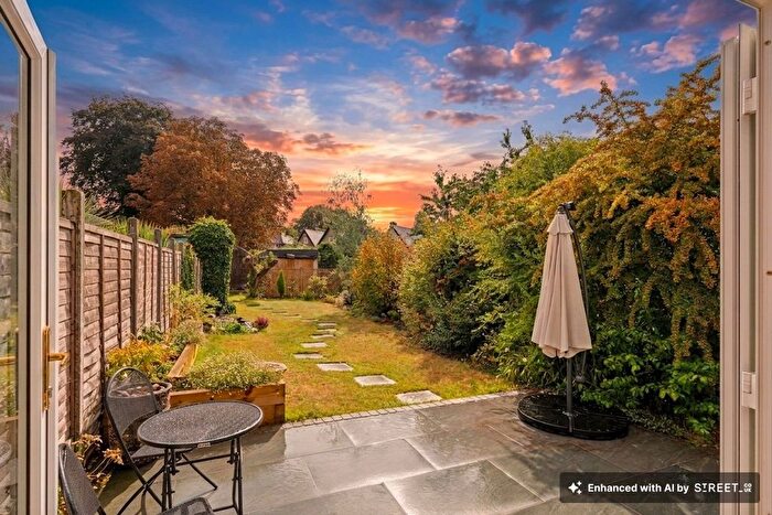 3 Bedroom Semi Detached House For Sale In Broomhall Road, South Croydon, CR2