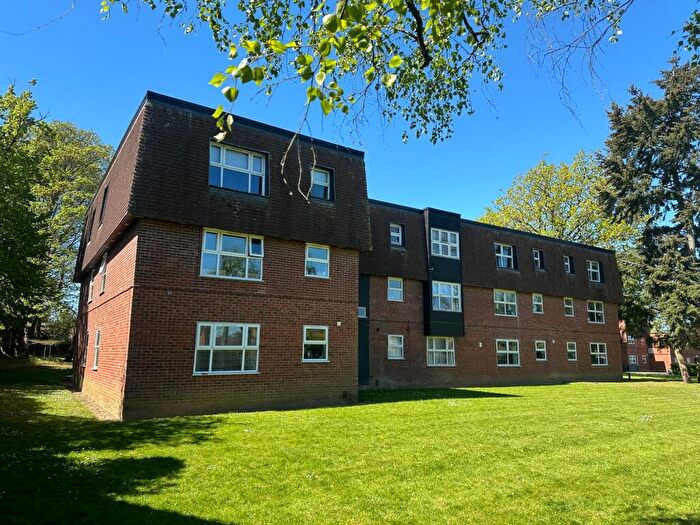1 Bedroom Apartment For Sale In Windsor Close, Bovingdon, HP3
