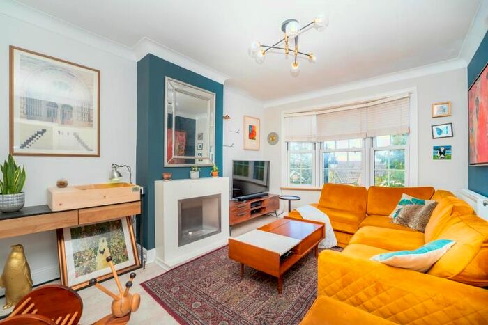 3 Bedroom Flat To Rent In Pitshanger Lane, London, W5