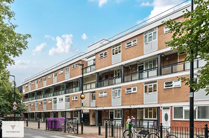 4 Bedroom Maisonette For Sale In Stepney Green, London, E1