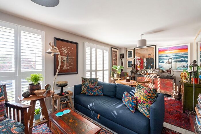 1 Bedroom Flat For Sale In Chalkpit Lane, Dorking, RH4