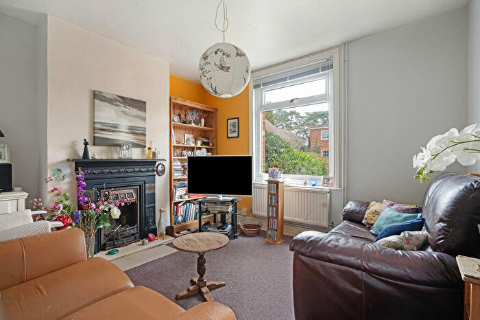 3 Bedroom Semi-Detached House For Sale In Wellington Avenue, Fleet, GU51