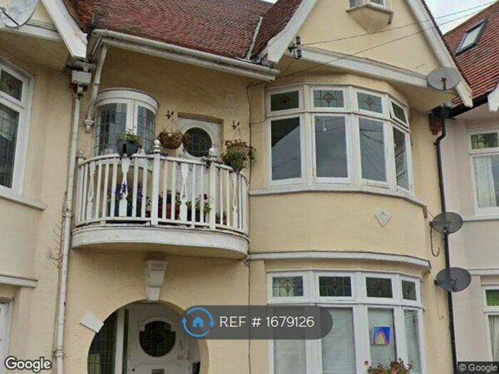 2 Bedroom Flat To Rent In Leigh Cliff Road, Leigh-On-Sea, SS9