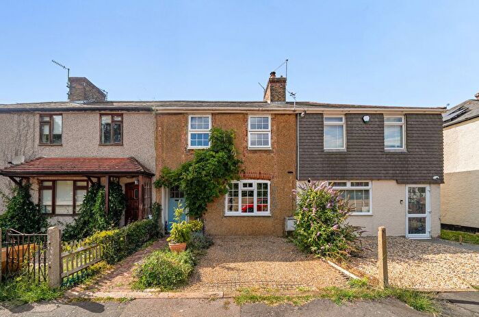 3 Bedroom Terraced House For Sale In Oliver Crescent, Farningham, Kent, DA4