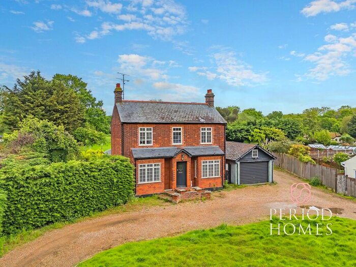 4 Bedroom Detached House For Sale In Hatch Road, Brentwood, CM15