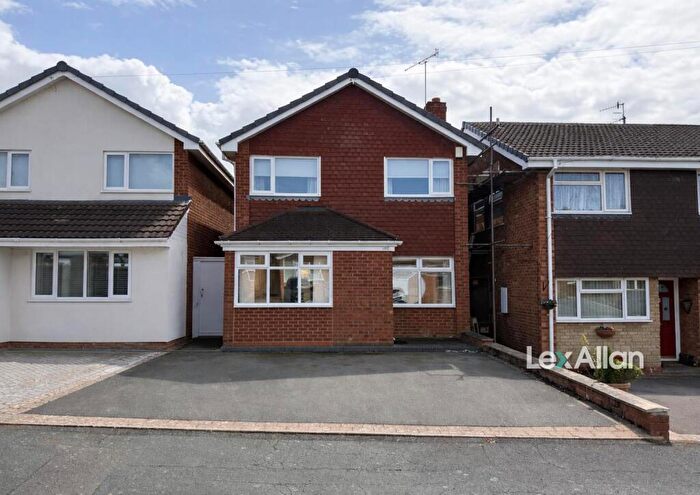 4 Bedroom Detached House For Sale In Ulster Drive, Kingswinford, DY6