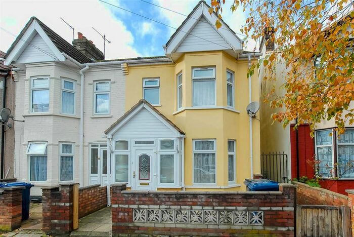 3 Bedroom End Of Terrace House To Rent In Woodlands Road, Southall, Middlesex UB1