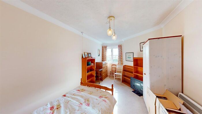 2 Bedroom Flat For Sale In De Moulham Road, Swanage, BH19