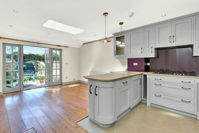 2 Bedroom Cottage To Rent In Park Road, Esher, KT10