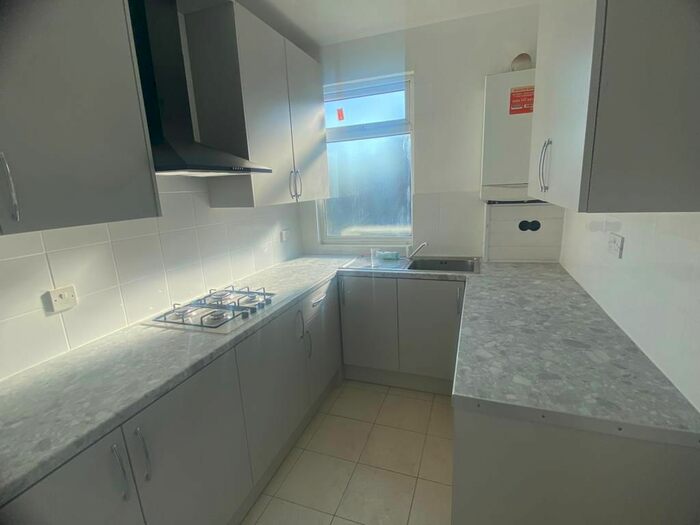 4 Bedroom Flat To Rent In The Broadway, UB1