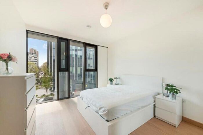 3 Bedroom Flat To Rent In Meridian Place, South Quay, E14