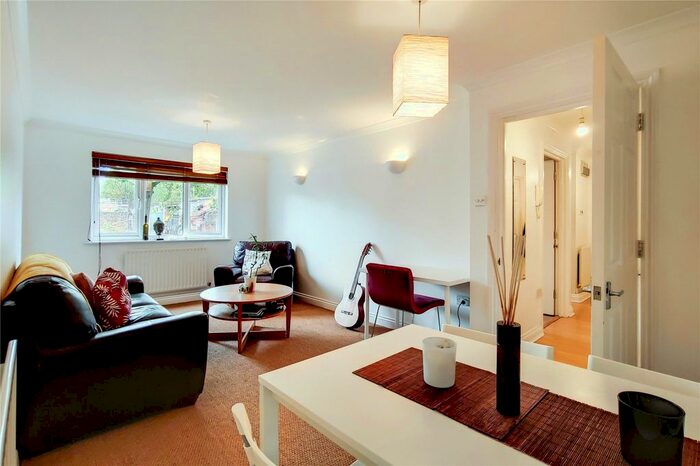 2 Bedroom Flat To Rent In Courland Grove, South Lambeth, SW8