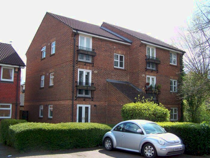 2 Bedroom Flat To Rent In Boveney Close, Cippenham, SL1