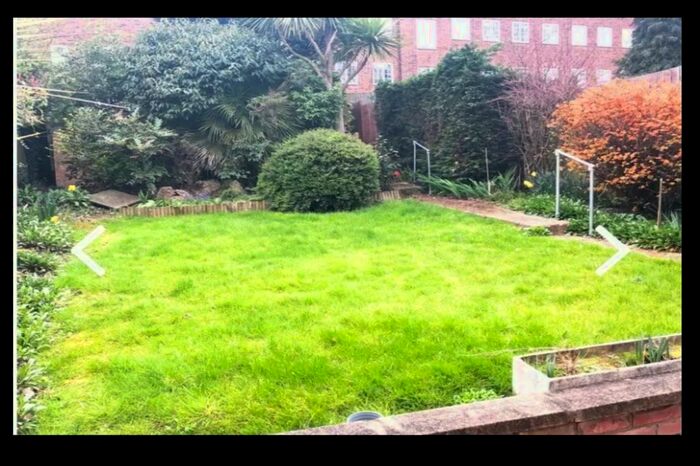 4 Bedroom Flat To Rent In Aprey Gardens, London, NW4