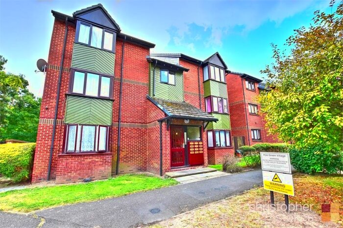 Studio To Rent In Maltby Drive, Enfield, Middlesex EN1