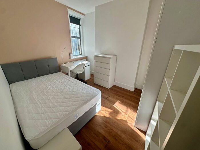 6 Bedroom Flat To Rent In Tamworth Street, London, SW6