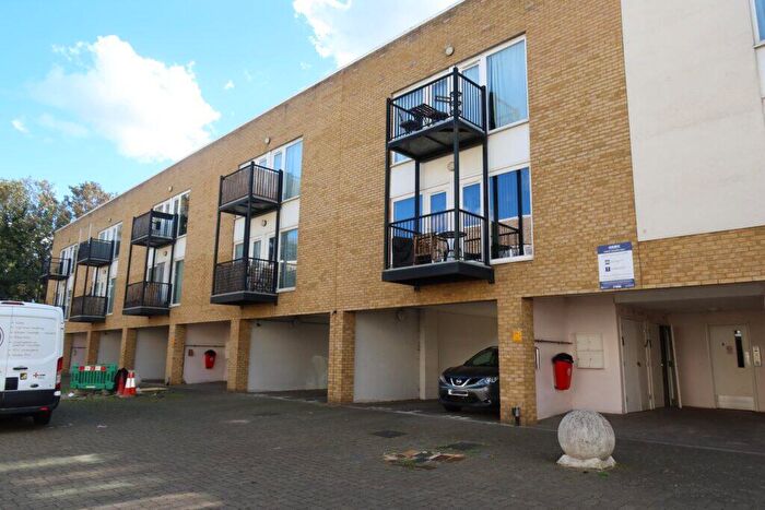 2 Bedroom Flat To Rent In Spencer Court, Romulus Road, Gravesend, DA12