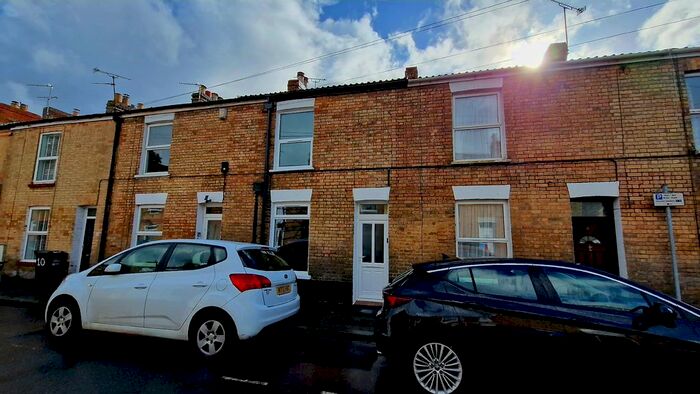 2 Bedroom Terraced House To Rent In Eastbourne Gate, Taunton, TA1