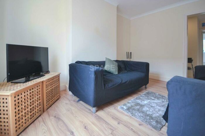 4 Bedroom End Of Terrace House To Rent In Alpine Street, Reading, Berkshire, RG1