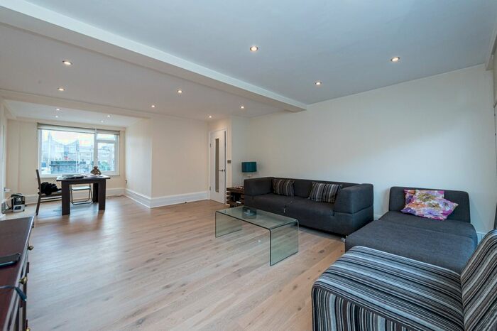 4 Bedroom Flat To Rent In Wyndham House, Marylebone, W1H