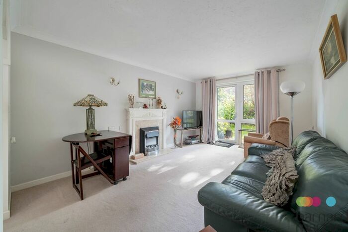 2 Bedroom Flat To Rent In Friern Watch Avenue, London, N12