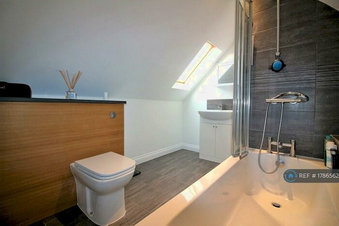1 Bedroom Flat To Rent In High Road, Laindon, SS15