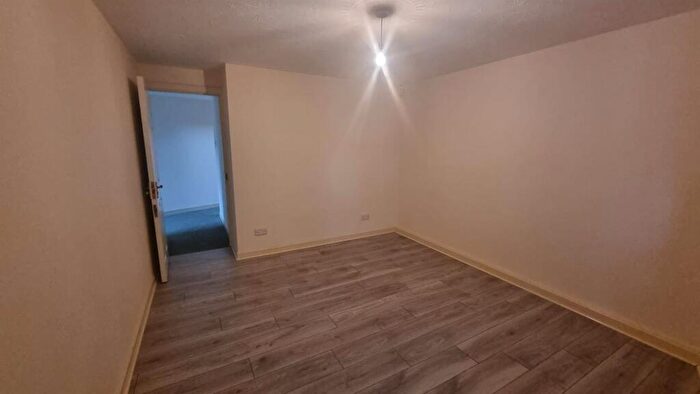 2 Bedroom Apartment To Rent In Castle Back Flat, Haverfordwest, SA61