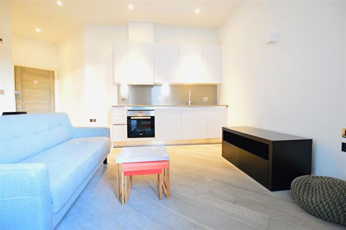 1 Bedroom Flat To Rent In Wellington Street, Slough, SL1