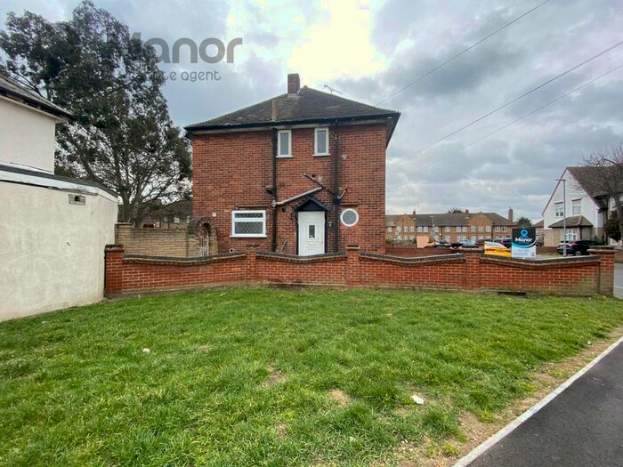 3 Bedroom Semi-Detached House To Rent In Lindsey Road, Dagenham, RM8